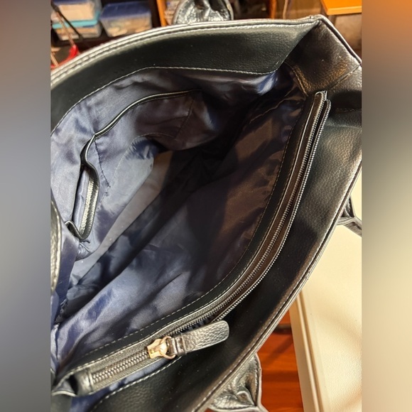 Tommy Hilfiger  signature Jacquard Faux
Leather handbag - Picture 13 of 16